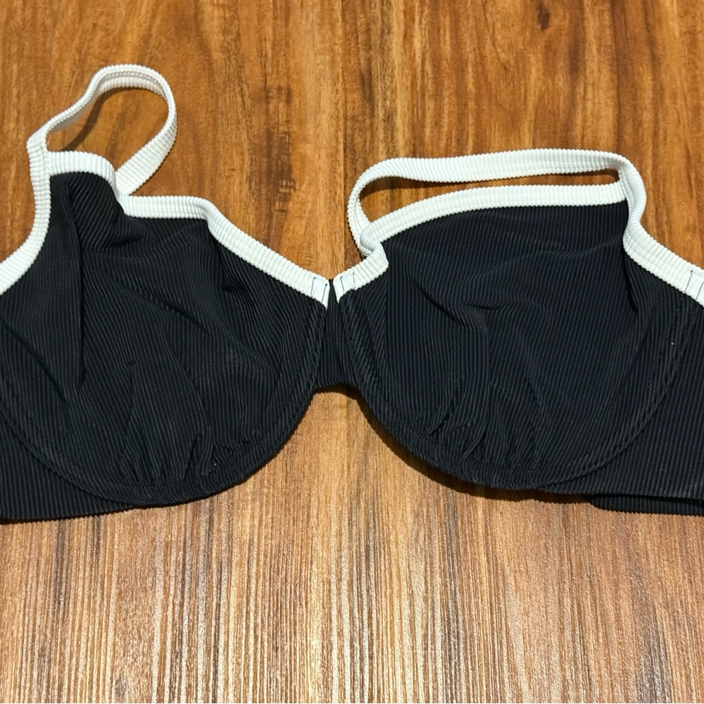 Abercrombie & Fitch NWT curve love Bikini top